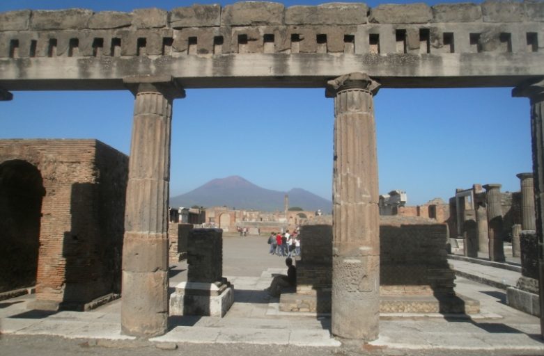 Pompeje – w popiołach historii