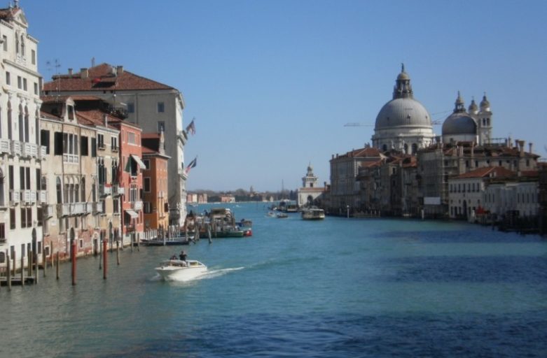 Wenecja – wodne przeprawy nie tylko gondolą
