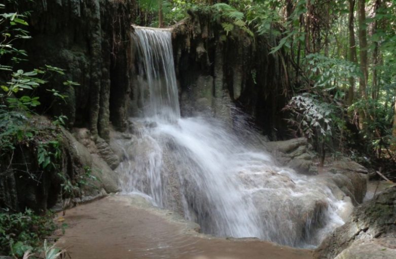 Wodospady Erawan – zielony raj Tajlandii
